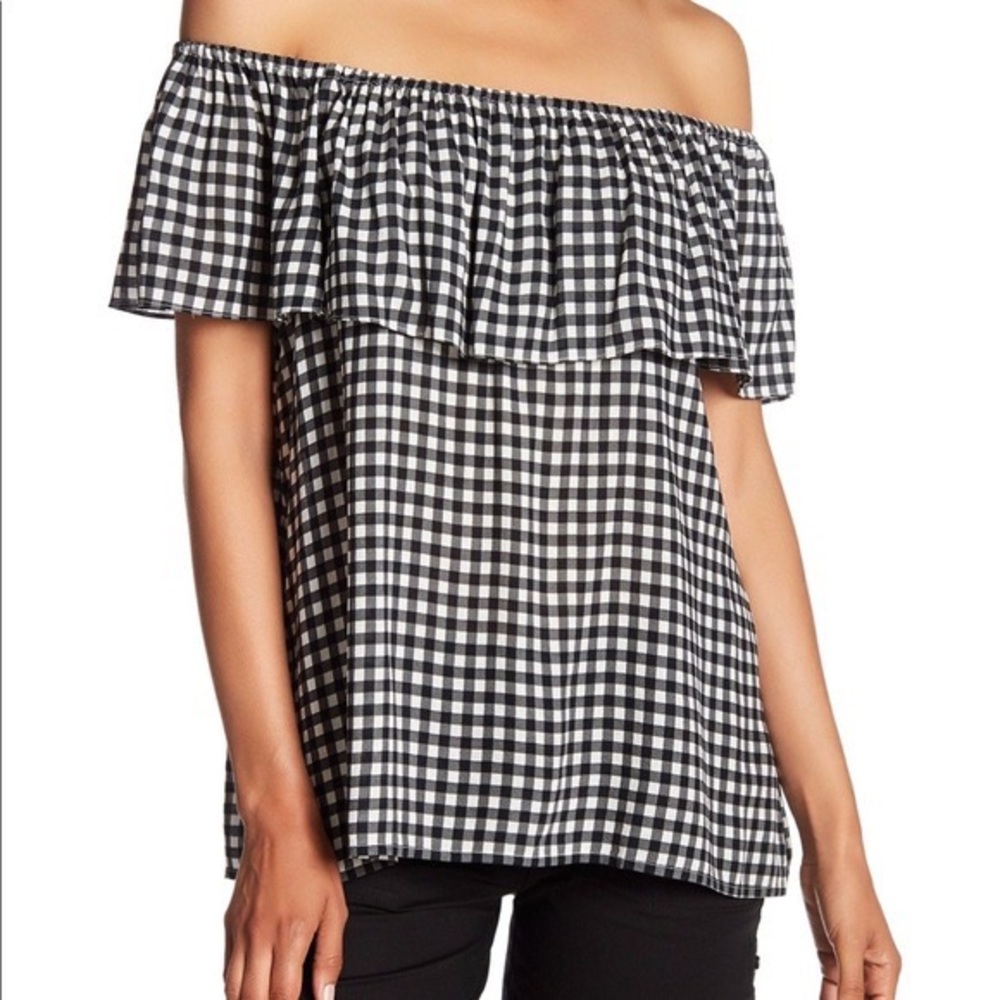 Sanctuary off the shoulder gingham top! Size small.